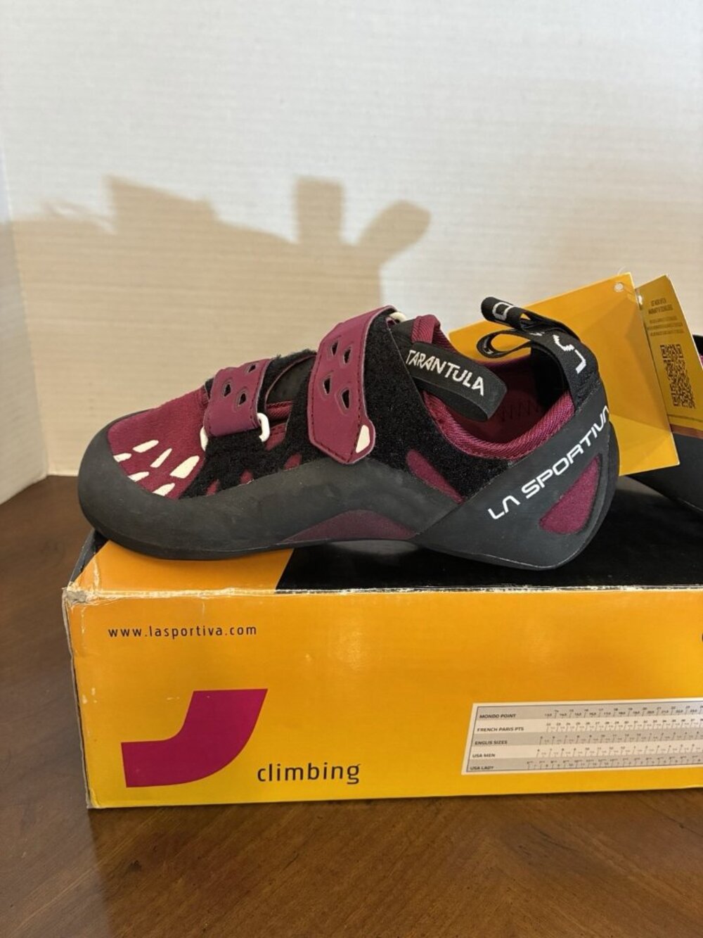 La Sportiva TARANTULA Climbing Shoe In Red Plum Leather Size 5
